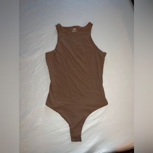 SKIMS FITS EVERYBODY HIGH NECK BODYSUIT